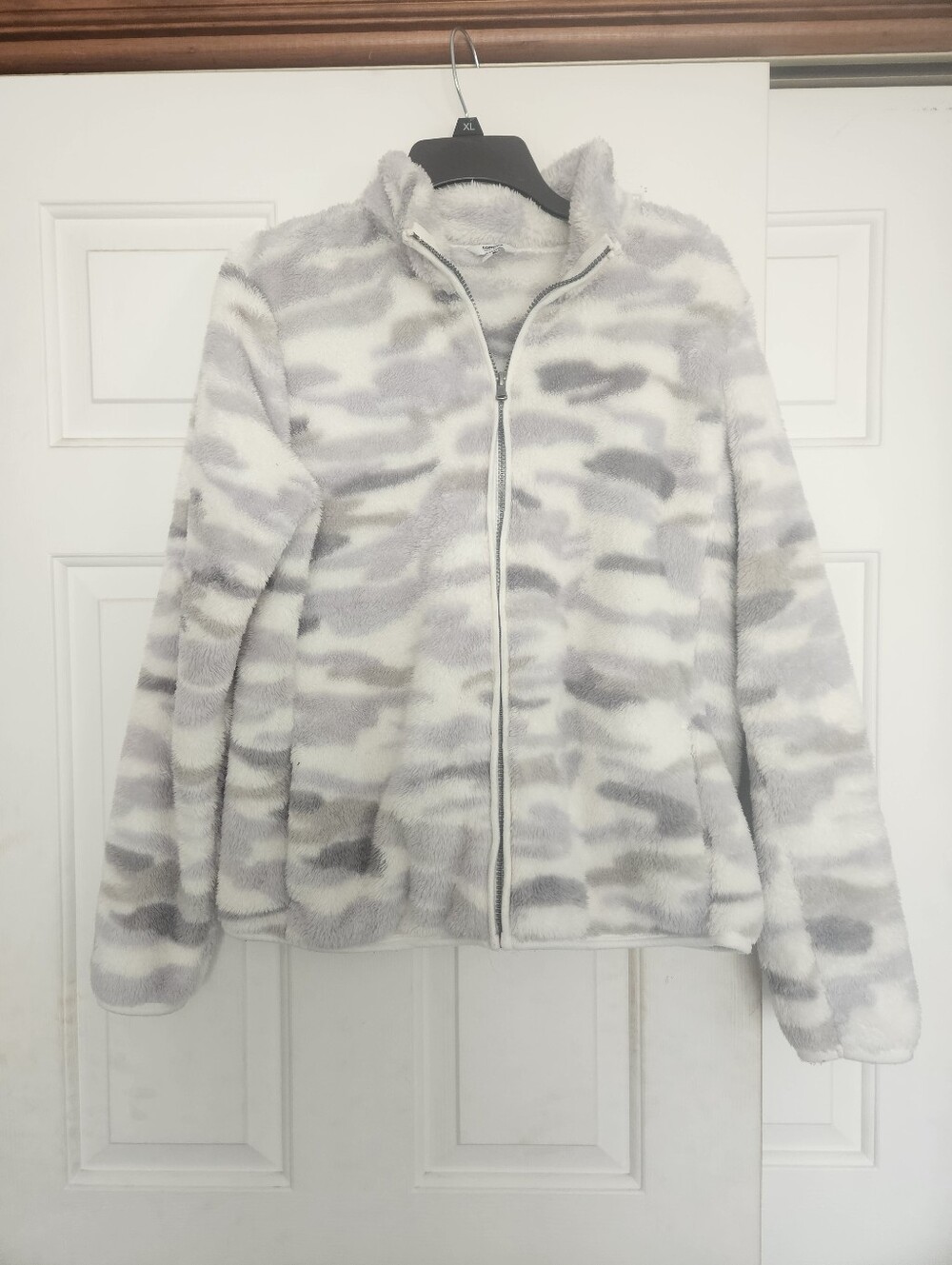 Sonoma Women's Plush Full-Zip Teddy Jacket in Light Gray Camo L